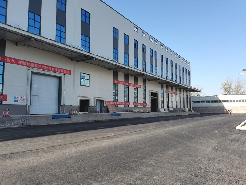 貫穿廠區(qū)南北交通,公司西院道路建設(shè)快速施工